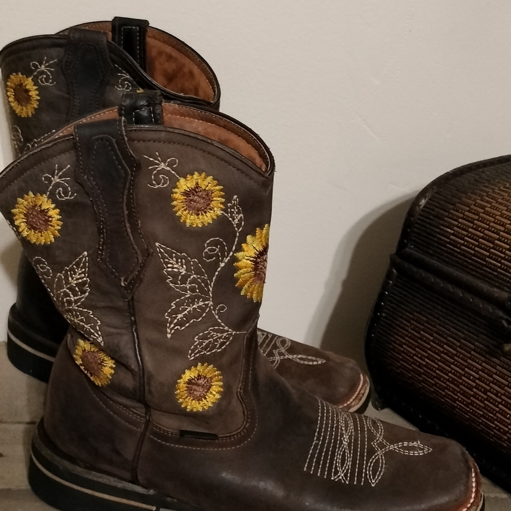Brown Women's Sunflower Embroidered Ankle Boots - Picture 3 of 6